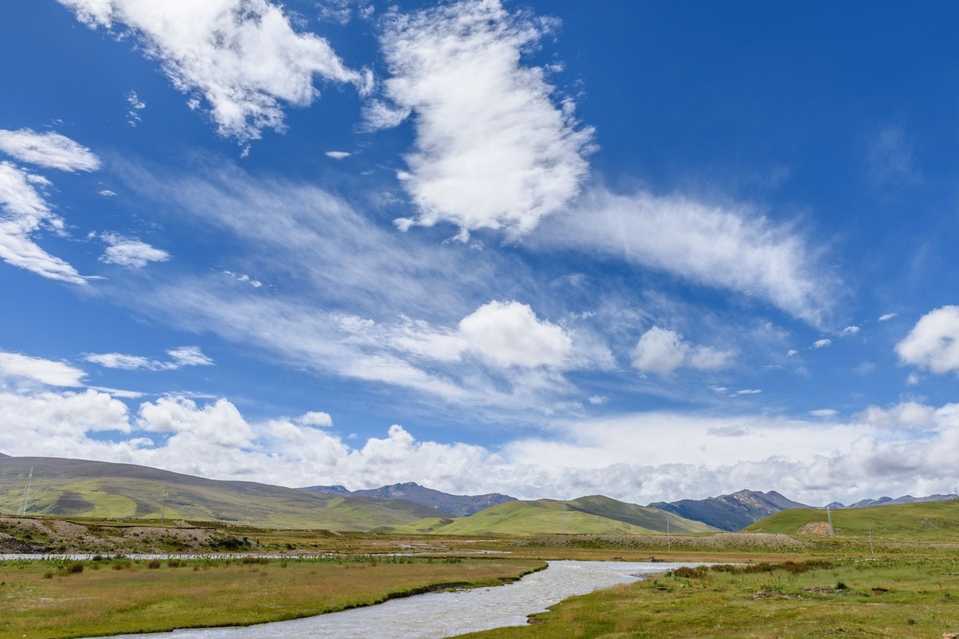 Road trip view in Litang